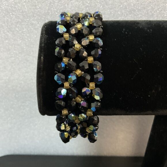 Color Shifting Intricately Beaded 7.5” Fashion Bracelet With Magnetic Clap - Picture 1 of 16